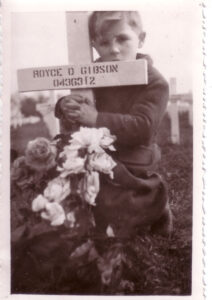 475 Little Maurice R hugging grave picture 2